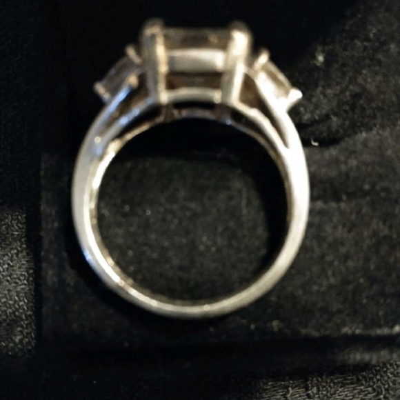 Ring - Picture 3 of 3